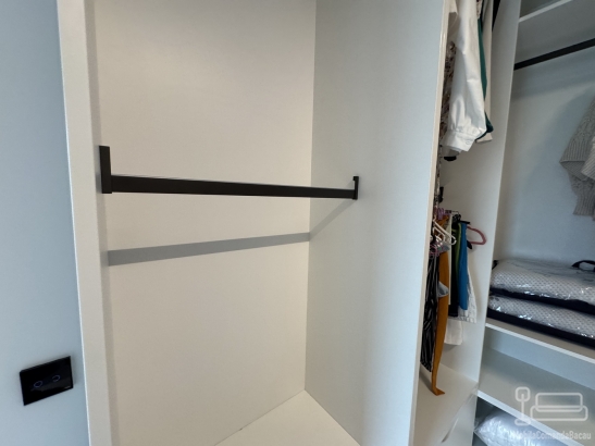 Mobilier cameră dressing la comandă din PAL melaminat – feronerie Blum | Bacău
