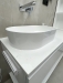 Mobilier baie MDF lucios cu blat din quartz – 800 mm