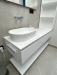 Mobilier baie MDF lucios cu blat din quartz – 800 mm
