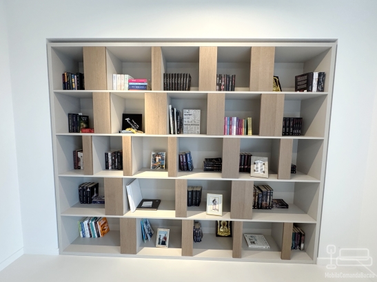 Mobilier cameră birou – bibliotecă, birou electric reglabil, canapea extensibilă, corp bibliorafturi