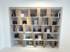 Mobilier cameră birou – bibliotecă, birou electric reglabil, canapea extensibilă, corp bibliorafturi