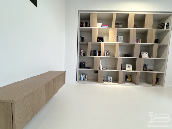 Mobilier cameră birou – bibliotecă, birou electric reglabil, canapea extensibilă, corp bibliorafturi