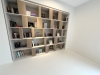 Mobilier cameră birou – bibliotecă, birou electric reglabil, canapea extensibilă, corp bibliorafturi