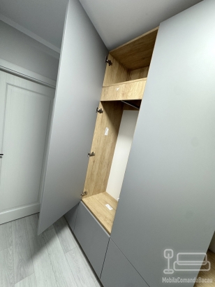 Mobilier hol din pal melaminat, 3000 mm – feronerie blum, Bacău