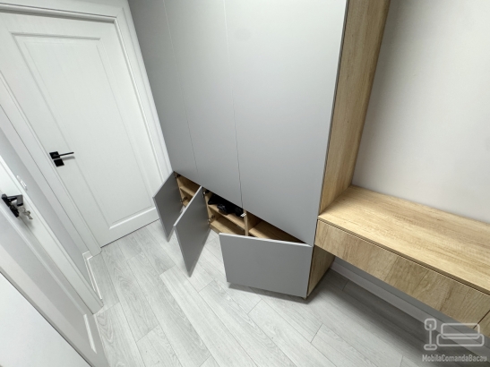 Mobilier hol din pal melaminat, 3000 mm – feronerie blum, Bacău