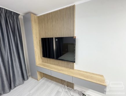 Mobilier living 2500 mm cu panou riflat pentru tv – feronerie blum, Bacău