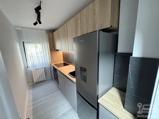 Mobilier bucătărie 3500 mm din pal melaminat – gola negru, feronerie blum, bandă led
