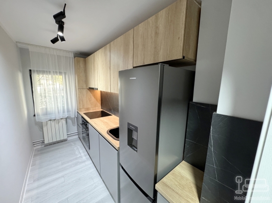 Mobilier bucătărie 3500 mm din pal melaminat – gola negru, feronerie blum, bandă led