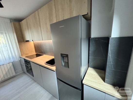 Mobilier bucătărie 3500 mm din pal melaminat – gola negru, feronerie blum, bandă led