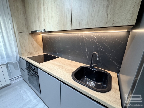 Mobilier bucătărie 3500 mm din pal melaminat – gola negru, feronerie blum, bandă led