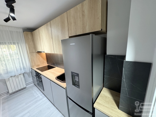 Mobilier bucătărie 3500 mm din pal melaminat – gola negru, feronerie blum, bandă led