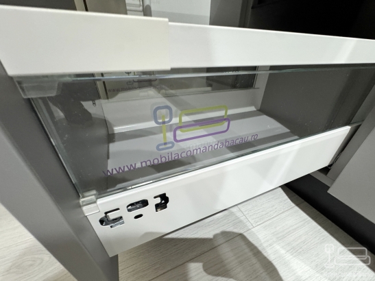 Mobilier bucătărie 3500 mm din pal melaminat – gola negru, feronerie blum, bandă led