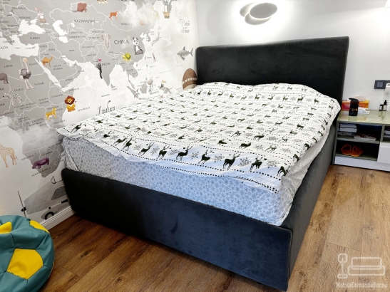 Mobilier dormitor pentru copil din MDF vopsit, cu pat tapițat și iluminare LED