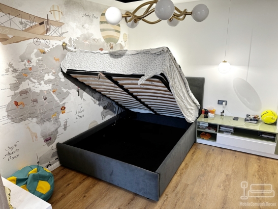 Mobilier dormitor pentru copil din MDF vopsit, cu pat tapițat și iluminare LED