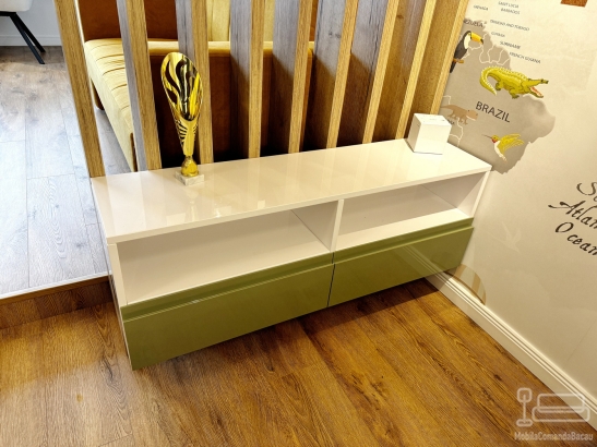 Mobilier dormitor pentru copil din MDF vopsit, cu pat tapițat și iluminare LED