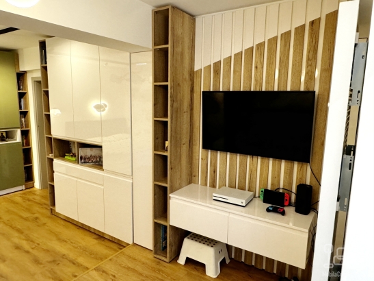 Mobilier dormitor pentru copil din MDF vopsit, cu pat tapițat și iluminare LED