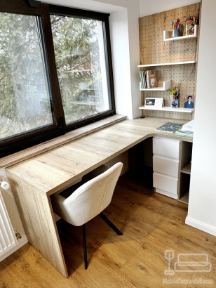 Mobilier dormitor pentru copil din MDF vopsit, cu pat tapițat și iluminare LED