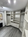 Cameră Dressing Multifuncțională cu Masă de Călcat Incorporată