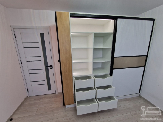 Dressing cu usi glisante Hafele Germania