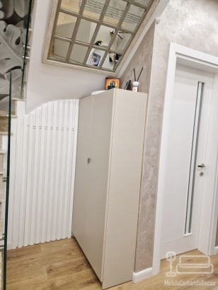 Mobilier hol din MDF vopsit cu riflaje – proiect la comandă în Bacău
