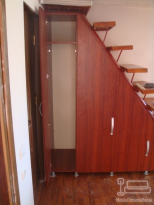 Mobilier la comanda sub scara