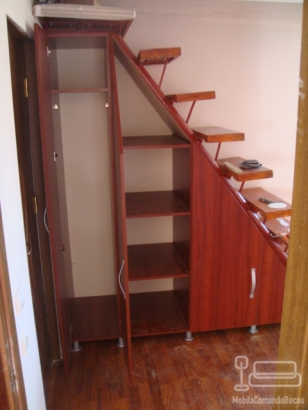 Mobilier la comanda sub scara