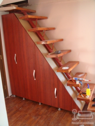 Mobilier la comanda sub scara