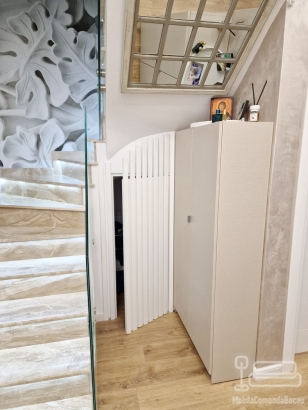 Mobilier hol din MDF vopsit cu riflaje – proiect la comandă în Bacău
