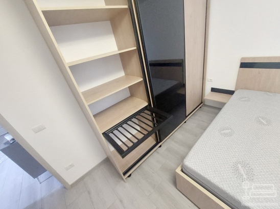 Mobilier dormitor la comandă – dressing cu uși glisante, pat rabatabil și comodă, Bacău