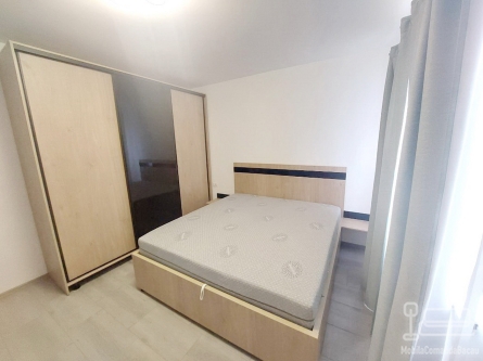Mobilier dormitor la comandă – dressing cu uși glisante, pat rabatabil și comodă, Bacău