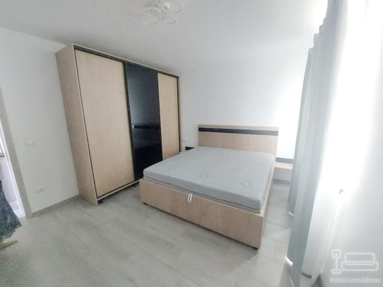 Mobilier dormitor la comandă – dressing cu uși glisante, pat rabatabil și comodă, Bacău