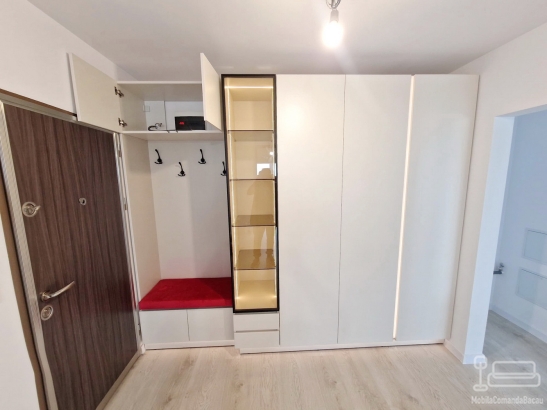 Mobilier hol la comandă, realizat din PAL melaminat în Bacău