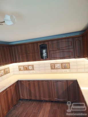 Bucătărie MDF înfoliat cu blat din quartz – Mobilier premium la comandă