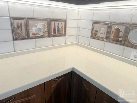Bucătărie MDF înfoliat cu blat din quartz – Mobilier premium la comandă