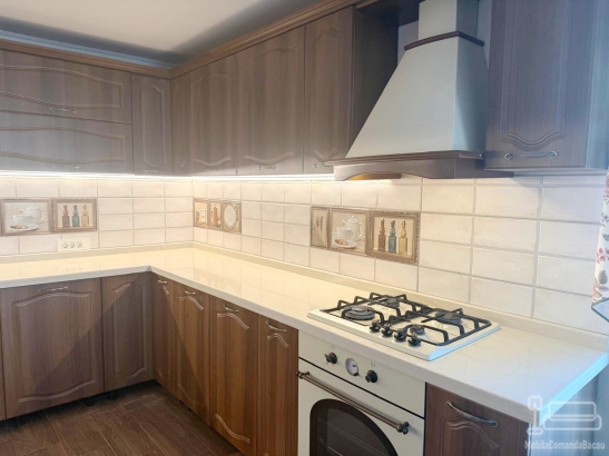 Bucătărie MDF înfoliat cu blat din quartz – Mobilier premium la comandă