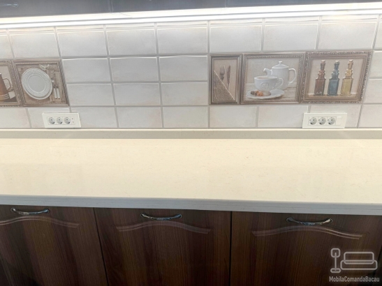 Bucătărie MDF înfoliat cu blat din quartz – Mobilier premium la comandă