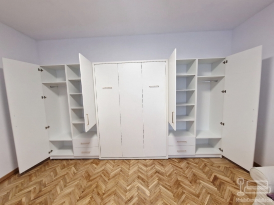 Dormitor cu Pat Rabatabil și Spații de Depozitare – Proiect Personalizat în Brașov