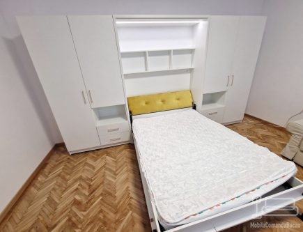 Dormitor cu Pat Rabatabil și Spații de Depozitare – Proiect Personalizat în Brașov