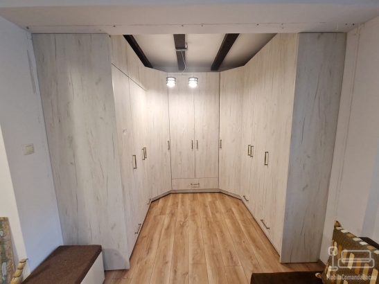 Mobilier cameră dressing din PAL melaminat realizat la comandă în județul Bacău