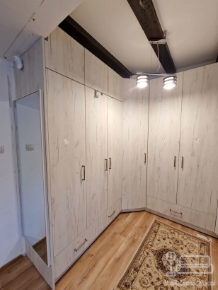 Mobilier cameră dressing din PAL melaminat realizat la comandă în județul Bacău