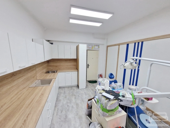 Mobilier cabinet stomatologic din PAL, montat în Buhuși, județul Bacău