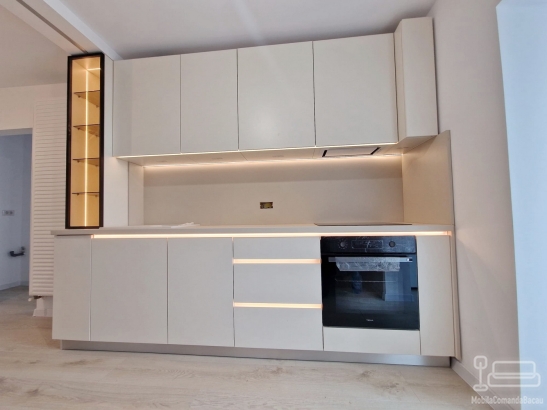 Mobilier bucătărie din PAL, realizat pe comandă în Bacău