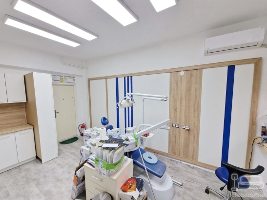 Mobilier cabinet stomatologic din PAL, montat în Buhuși, județul Bacău