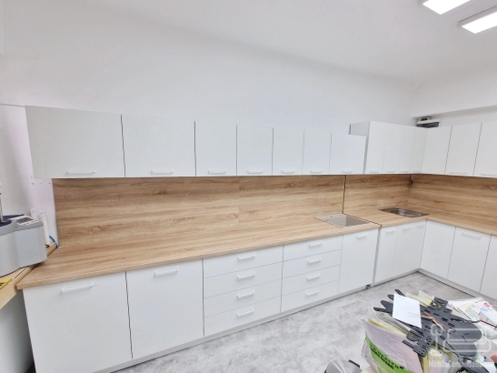 Mobilier cabinet stomatologic din PAL, montat în Buhuși, județul Bacău