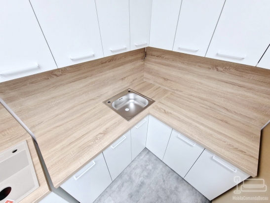 Mobilier cabinet stomatologic din PAL, montat în Buhuși, județul Bacău