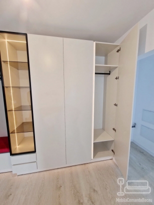 Mobilier hol la comandă, realizat din PAL melaminat în Bacău