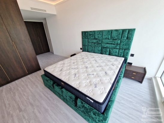Pat tapițat cu somieră rabatabilă, montat în complexul White Sea Mamaia Nord