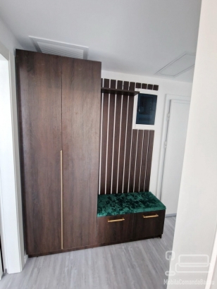 Mobilier hol din PAL melaminat, montat în complexul White Sea Mamaia Nord
