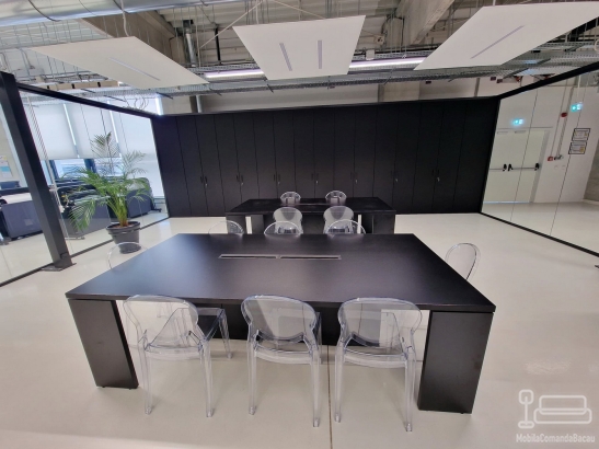 Mobilier cameră întâlniri – masă consiliu realizată pe comandă