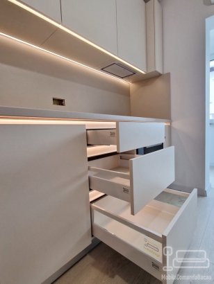 Mobilier bucătărie din PAL, realizat pe comandă în Bacău